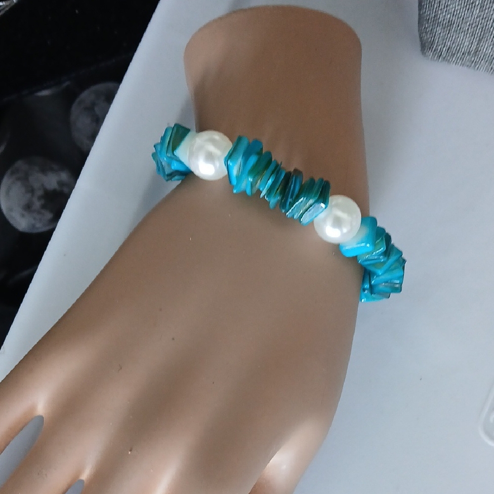 Turquoise and White Beaded Bracelet